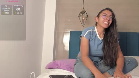 Snapshot of heidi_feuer chatting on October 15, 12:49 pm heidi_feuer online show from October 15, 12:49 pm