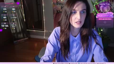 Snapshot of heidiluceous chatting on January 13, 9:52 am Heidi brunette Foxy red head and Carrie blondie online show from January 13, 9:52 am