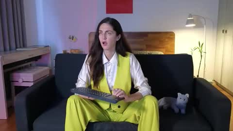 Heidi brunette Foxy red head and Carrie blondie online show from November 18, 8:08 am