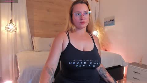 Snapshot of heidishayk chatting on October 27, 7:07 pm ANTARA REY online show from October 27, 7:07 pm