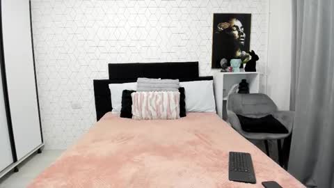 Snapshot of heidixcutie chatting on November 5, 4:45 am Heidi online show from November 5, 4:45 am