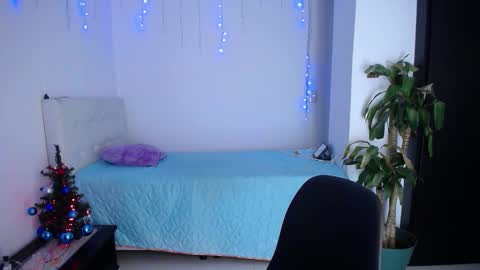 Snapshot of heidy_7 chatting on December 16, 12:32 pm Heidy online show from December 16, 12:32 pm