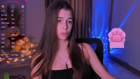 Snapshot of heileymeow chatting on November 22, 1:43 pm Heiley online show from November 22, 1:43 pm