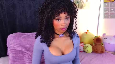 Snapshot of heily_fox chatting on October 17, 4:04 am HEILY online show from October 17, 4:04 am