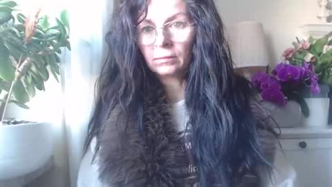 Snapshot of helen_79 chatting on November 6, 7:53 am Helen online show from November 6, 7:53 am