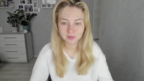 Snapshot of helen_angel_girl chatting on November 8, 6:46 am Helen sven online show from November 8, 6:46 am