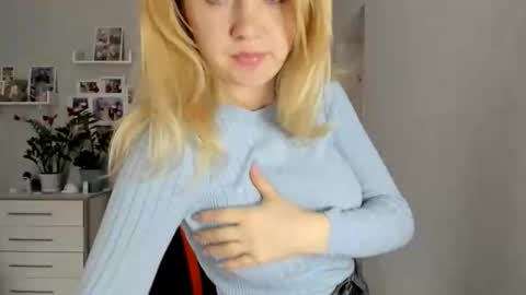 Snapshot of helen_angel_girl chatting on November 20, 11:43 am Helen sven online show from November 20, 11:43 am