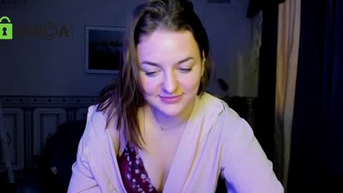 Snapshot of helen_elliot chatting on December 11, 10:47 am Helen Elliot online show from December 11, 10:47 am
