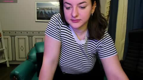 Snapshot of helen_elliot chatting on December 26, 7:03 am Helen Elliot online show from December 26, 7:03 am