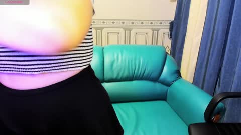 Snapshot of helen_elliot chatting on December 26, 10:05 am Helen Elliot online show from December 26, 10:05 am