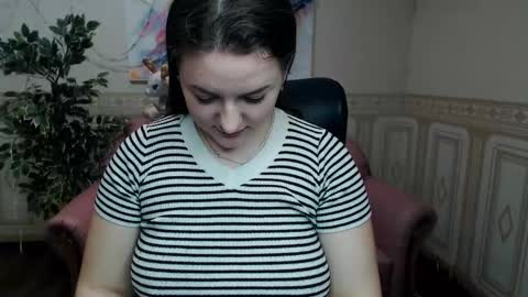 Snapshot of helen_elliot chatting on January 9, 9:59 am Helen Elliot online show from January 9, 9:59 am