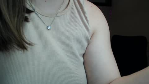 Snapshot of helen_elliot chatting on January 18, 7:07 am Helen Elliot online show from January 18, 7:07 am