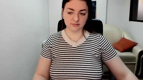 Snapshot of helen_elliot chatting on January 21, 6:54 am Helen Elliot online show from January 21, 6:54 am