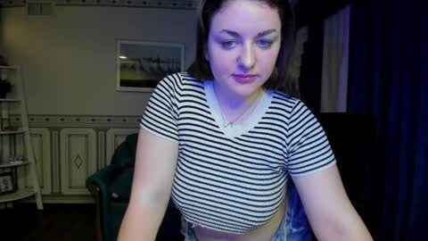 Snapshot of helen_elliot chatting on January 24, 4:28 pm Helen Elliot online show from January 24, 4:28 pm