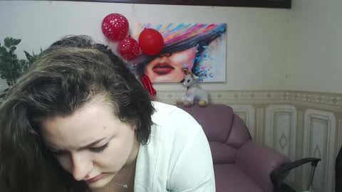 Snapshot of helen_elliot chatting on February 14, 10:28 am Helen Elliot online show from February 14, 10:28 am