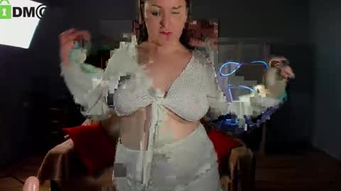 Snapshot of helen_elliot chatting on October 10, 7:29 am Helen Elliot online show from October 10, 7:29 am