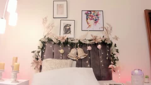 Helen  online show from December 24, 5:02 pm