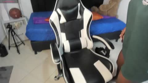 Snapshot of helena_copper chatting on November 19, 4:34 am HELENA COPPER online show from November 19, 4:34 am