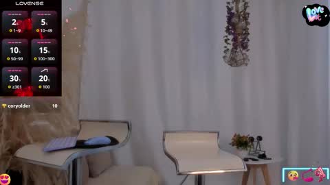 Snapshot of helena_fits chatting on November 6, 7:59 pm Helena Fits online show from November 6, 7:59 pm