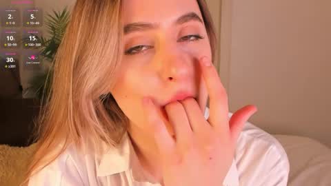 Helen online show from March 30, 2:18 pm