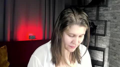 Snapshot of helenahoffmann chatting on March 4, 4:07 am helenahoffmann online show from March 4, 4:07 am