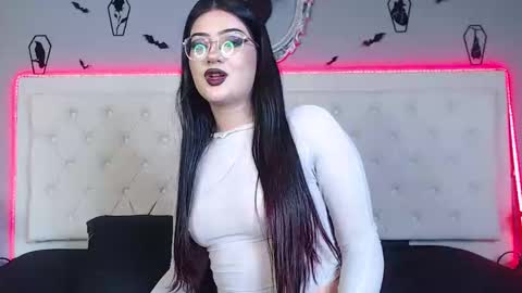 Snapshot of helenamorningstar chatting on December 12, 4:26 am helenamorningstar online show from December 12, 4:26 am