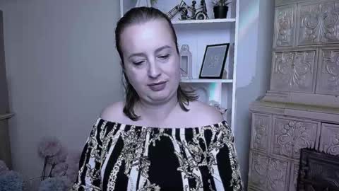 Snapshot of helenbrais chatting on October 16, 7:20 am Helen online show from October 16, 7:20 am