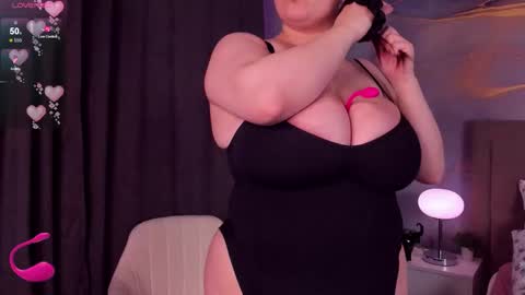 Snapshot of helendanvers chatting on November 19, 3:23 pm helendanvers online show from November 19, 3:23 pm