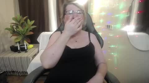 helenenigma online show from February 1, 4:46 am