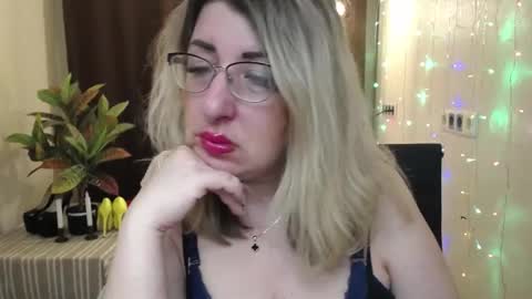 helenenigma online show from February 5, 10:55 pm