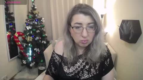 Snapshot of helenenigma chatting on December 19, 7:43 pm helenenigma online show from December 19, 7:43 pm