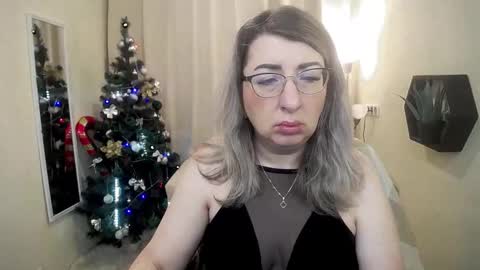 Snapshot of helenenigma chatting on January 5, 7:28 pm helenenigma online show from January 5, 7:28 pm