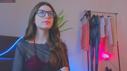 Snapshot of helenmann_ chatting on March 3, 6:04 am online show from March 3, 6:04 am