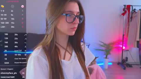 Snapshot of helenmann_ chatting on March 12, 9:55 am online show from March 12, 9:55 am