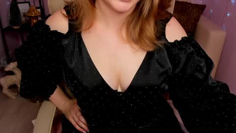 Snapshot of helens_lov chatting on December 26, 8:18 am Helen online show from December 26, 8:18 am