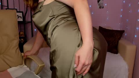 Snapshot of helens_lov chatting on January 12, 4:42 am Helen online show from January 12, 4:42 am