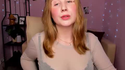 Snapshot of helens_lov chatting on February 15, 8:00 am Helen online show from February 15, 8:00 am