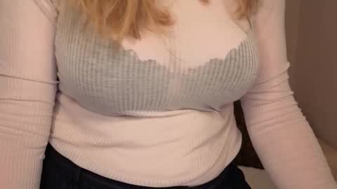 Snapshot of helens_lov chatting on October 4, 1:25 am Helen online show from October 4, 1:25 am