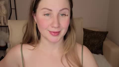 Snapshot of helens_lov chatting on December 17, 8:09 am Helen online show from December 17, 8:09 am