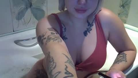 Snapshot of helga_now chatting on November 1, 10:56 pm helga_now online show from November 1, 10:56 pm