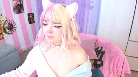 Snapshot of hell_fairy chatting on January 23, 2:44 am Laura online show from January 23, 2:44 am