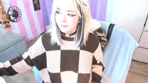 Snapshot of hell_fairy chatting on February 14, 12:09 am Laura online show from February 14, 12:09 am