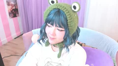 Snapshot of hell_fairy chatting on October 18, 5:43 am Laura online show from October 18, 5:43 am