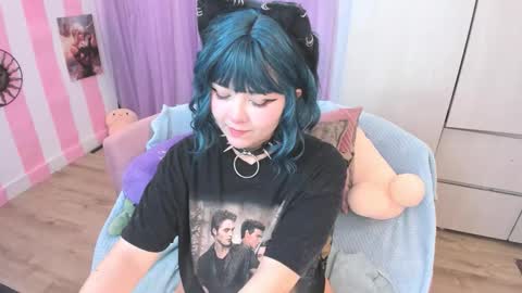 Snapshot of hell_fairy chatting on November 14, 4:11 am Laura online show from November 14, 4:11 am