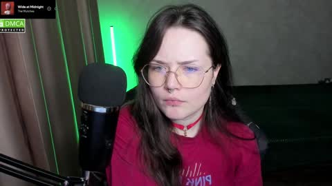 Red online show from December 4, 7:56 pm