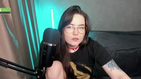 Red online show from February 1, 6:51 pm