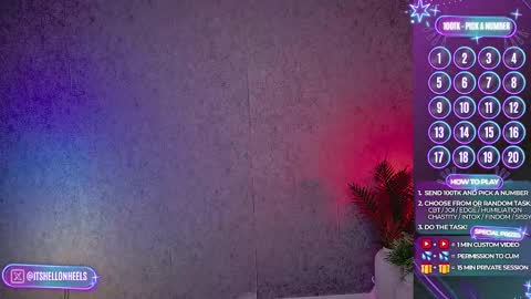 Snapshot of hell_on_heels_ chatting on November 14, 2:10 am - show loyalty and subscribe - online show from November 14, 2:10 am