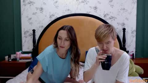 Snapshot of helldollz chatting on December 17, 7:58 am HellDollz online show from December 17, 7:58 am