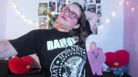 Snapshot of hellen21rose chatting on November 8, 6:13 am hellen online show from November 8, 6:13 am