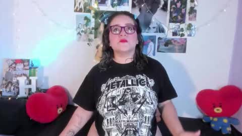 Snapshot of hellen21rose chatting on December 2, 4:29 am hellen online show from December 2, 4:29 am